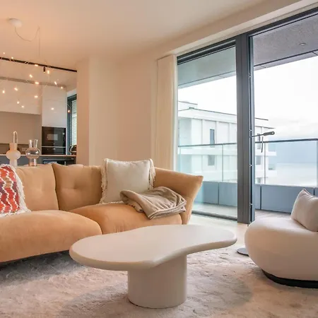 Luxurious 3br App With Unbelievable Views *