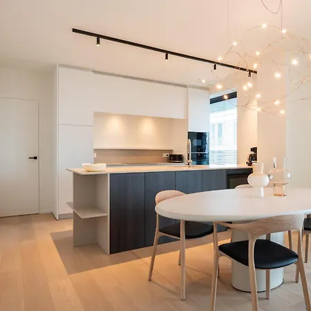 Luxurious 3br App With Unbelievable Views *