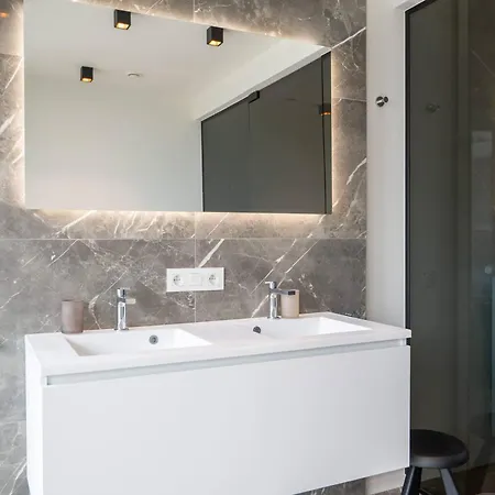 Апартаменты Luxurious 3br App With Unbelievable Views *