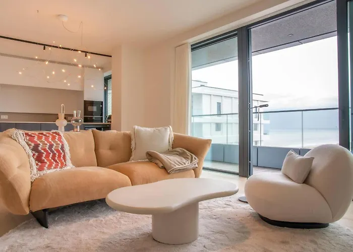 Luxurious 3br App With Unbelievable Views *